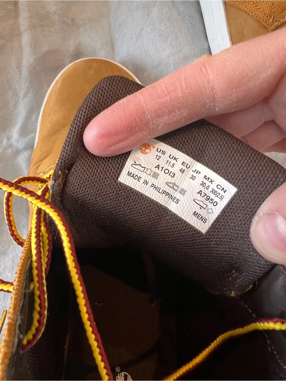 Timberland Wheat Leather Chukka Boots in Tan